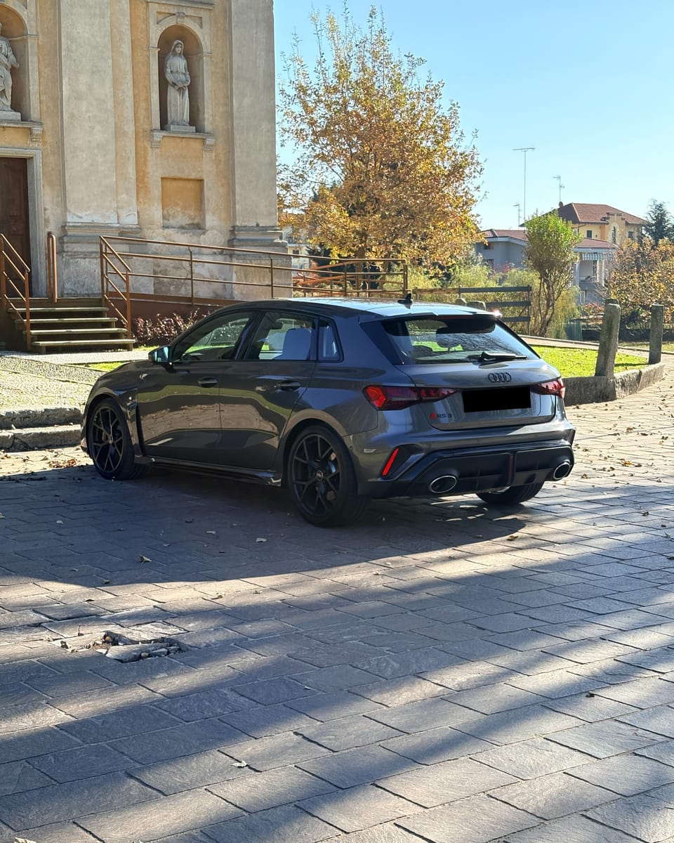 Noleggio Audi RS 3 a Milano — vista 2 di 2