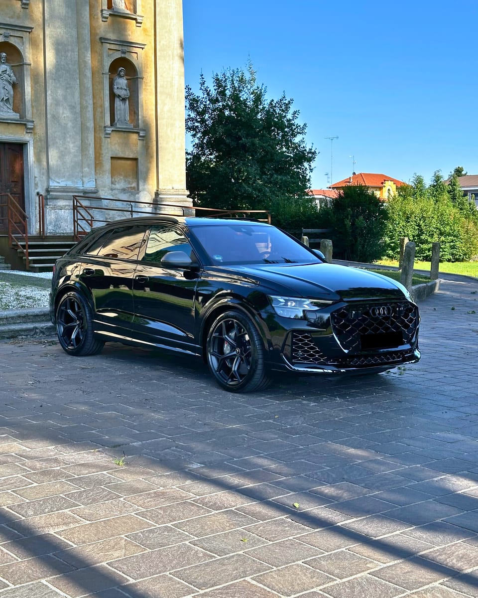 Noleggio Audi RS Q8 a Milano — vista 1 di 3