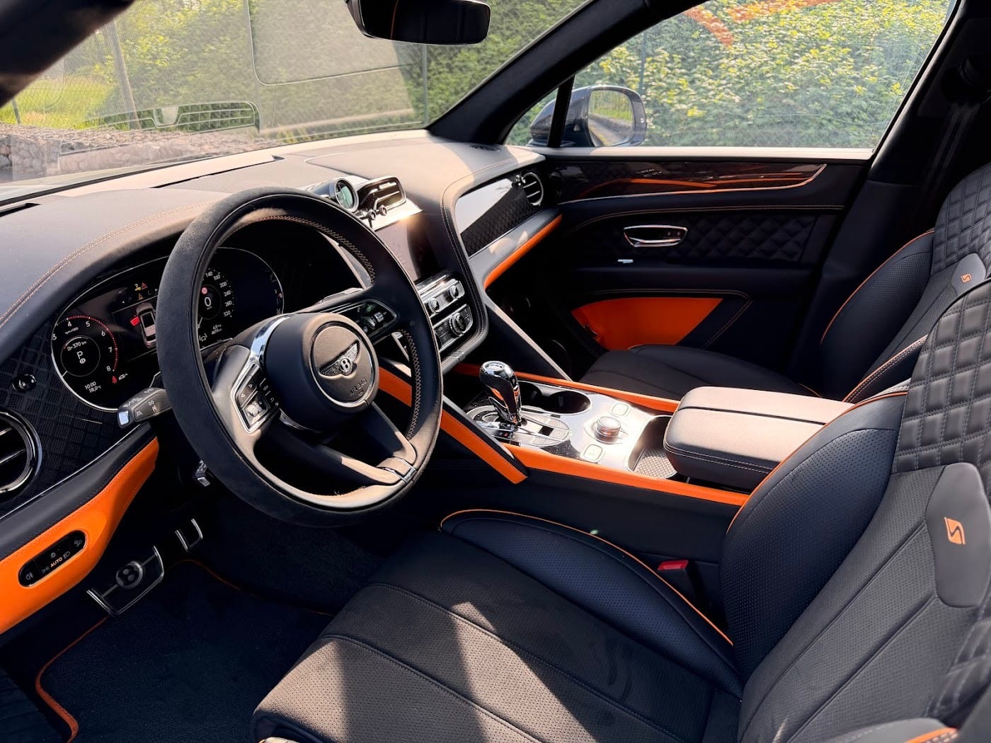 Noleggio Bentley Bentayga S a Milano — vista 2 di 3