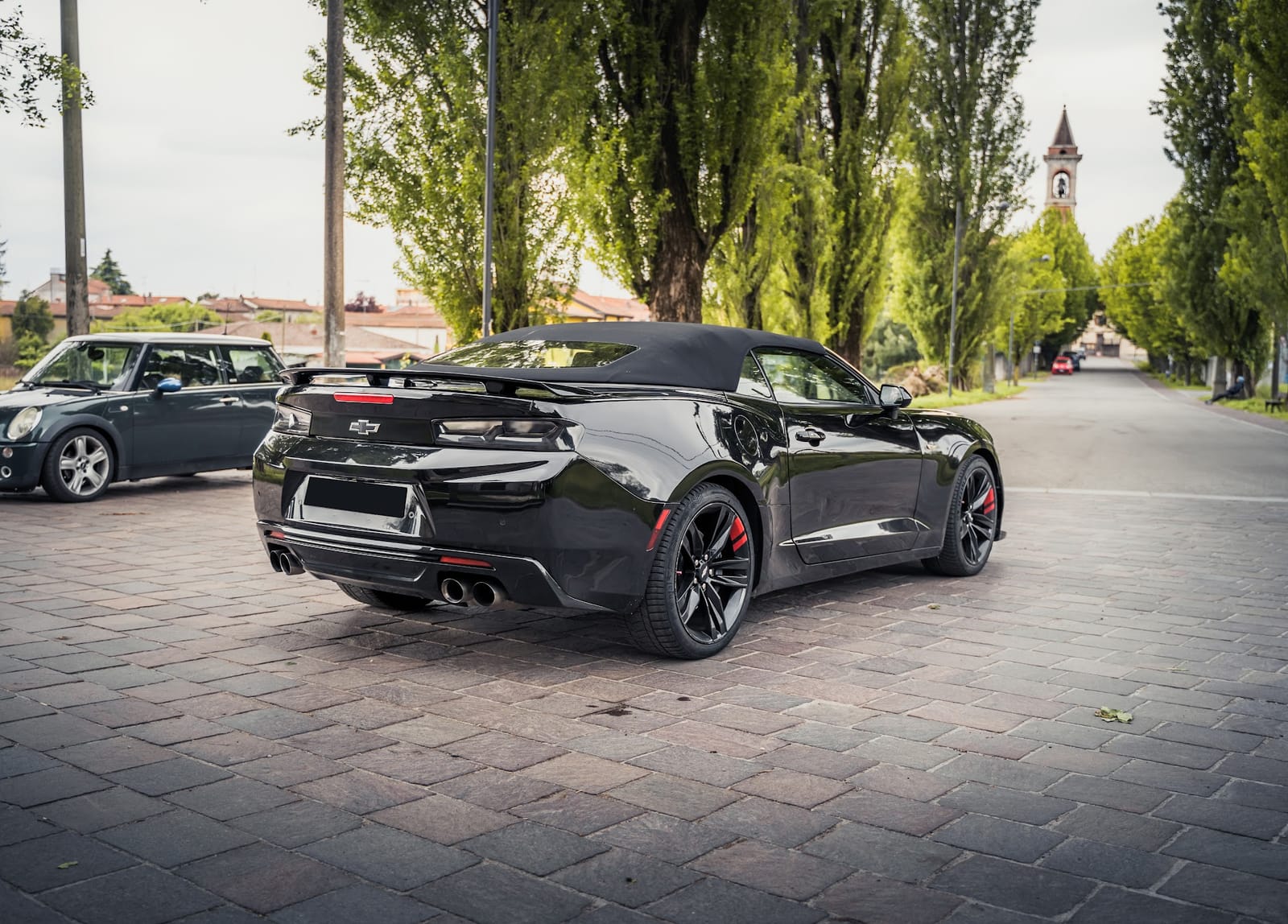 Noleggio Chevrolet Camaro Cabrio a Milano — vista 1 di 3