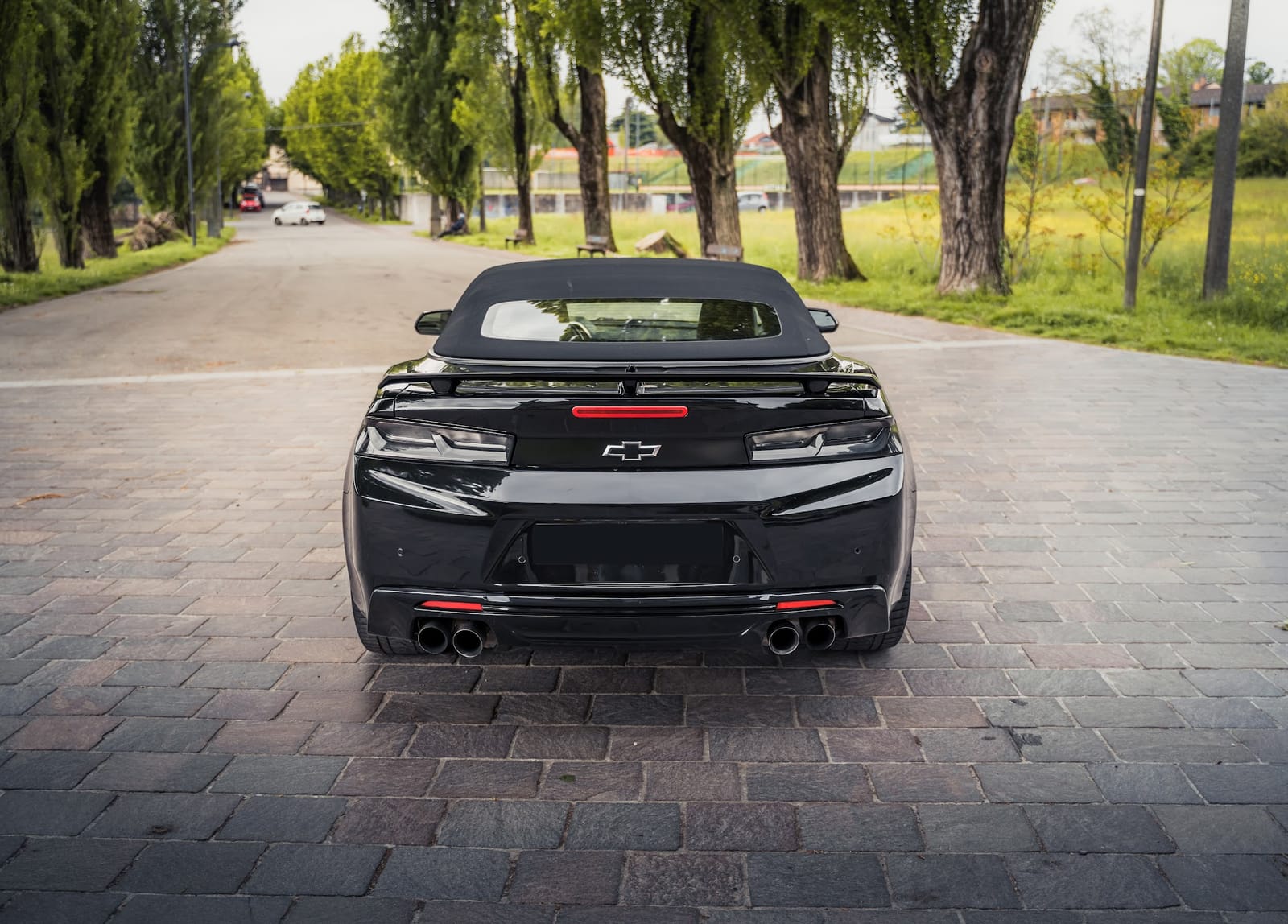 Noleggio Chevrolet Camaro Cabrio a Milano — vista 3 di 3
