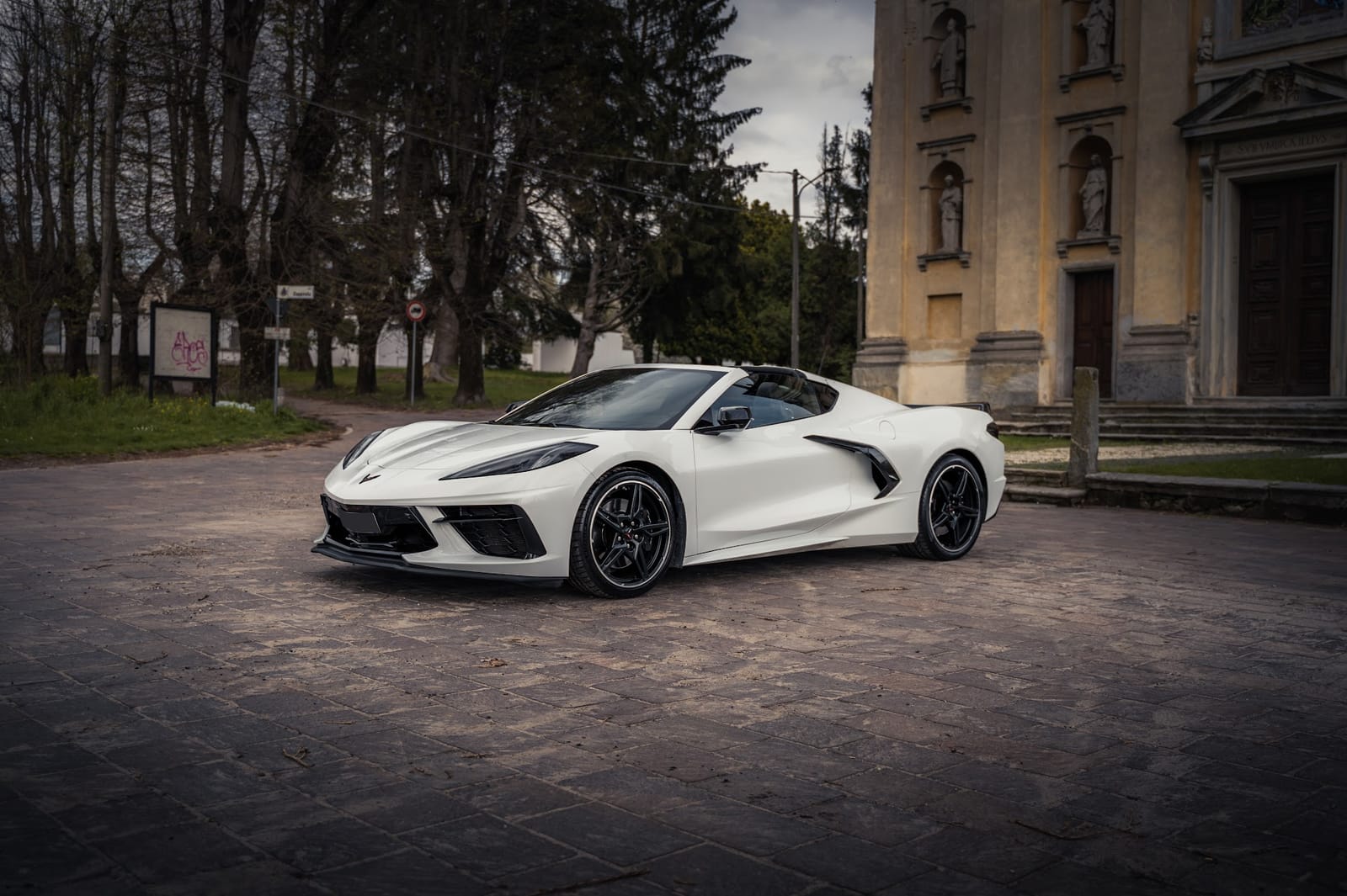 Noleggio Chevrolet Corvette C8 Stingray a Milano — BLN Luxury Rent