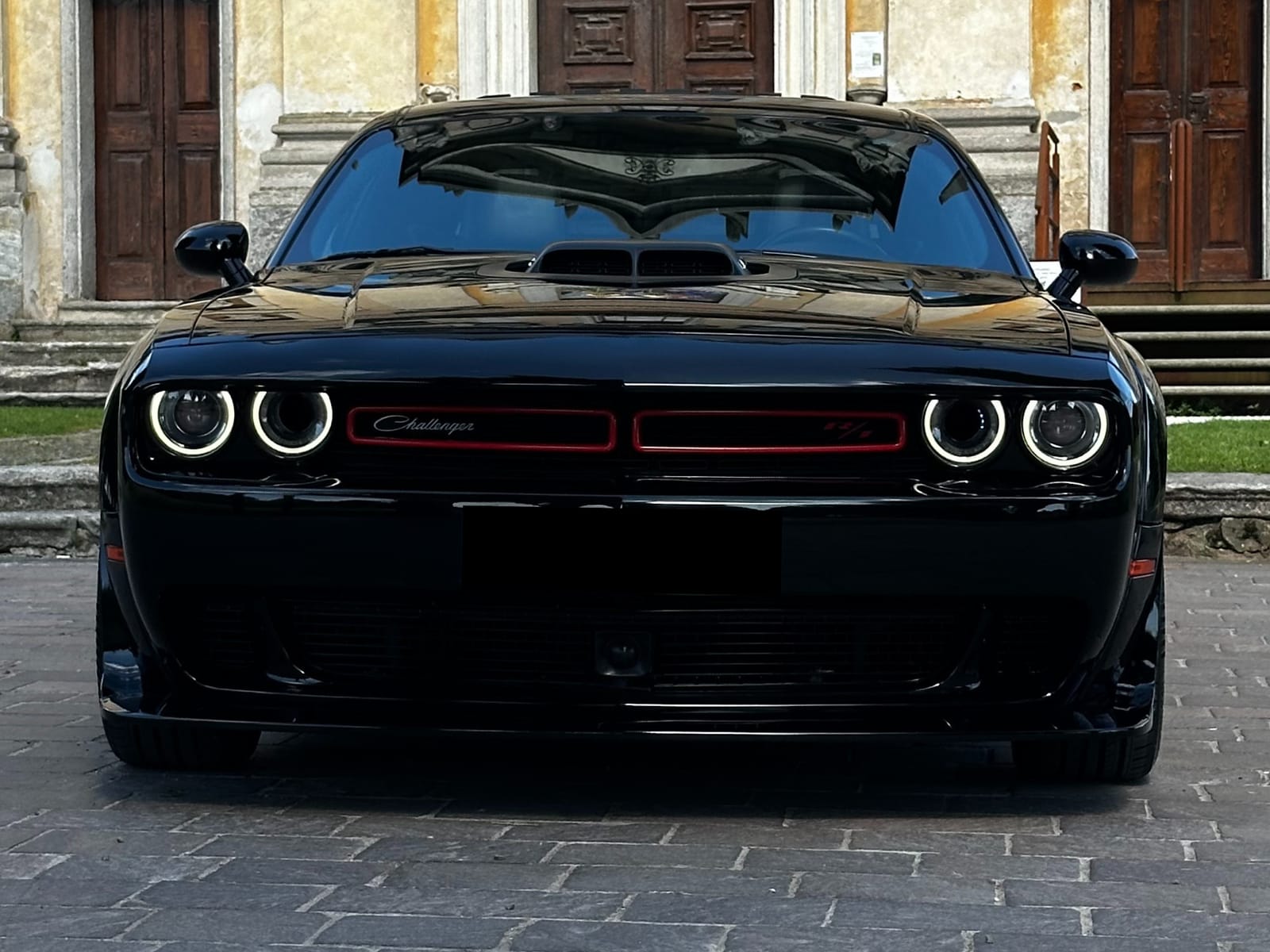 Noleggio Dodge Challenger a Milano — vista 1 di 2