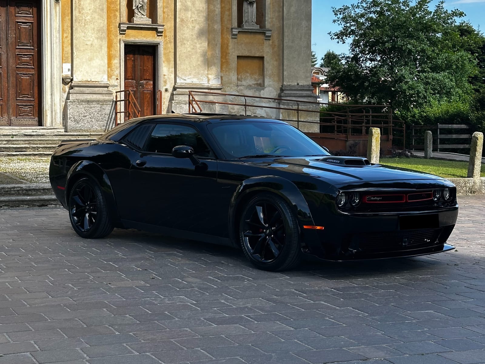 Noleggio Dodge Challenger a Milano — vista 2 di 2