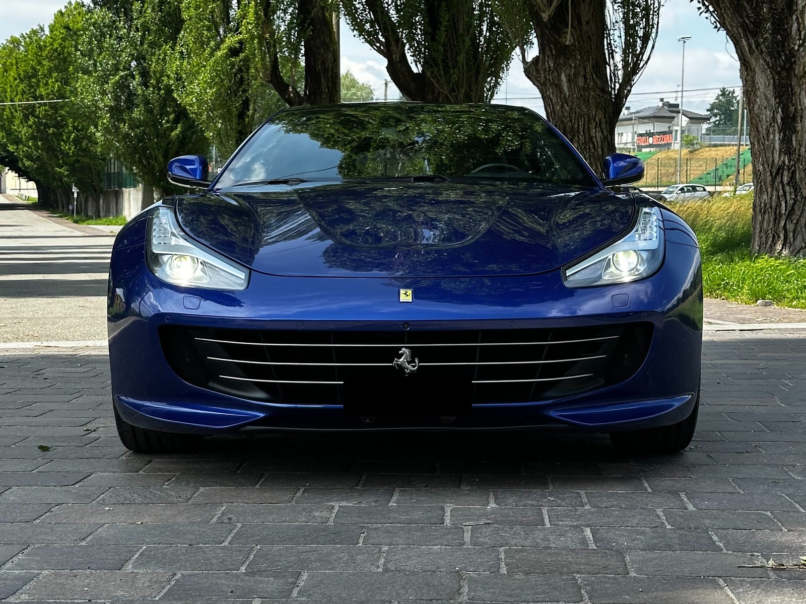 Noleggio Ferrari GTC4Lusso T a Milano — BLN Luxury Rent