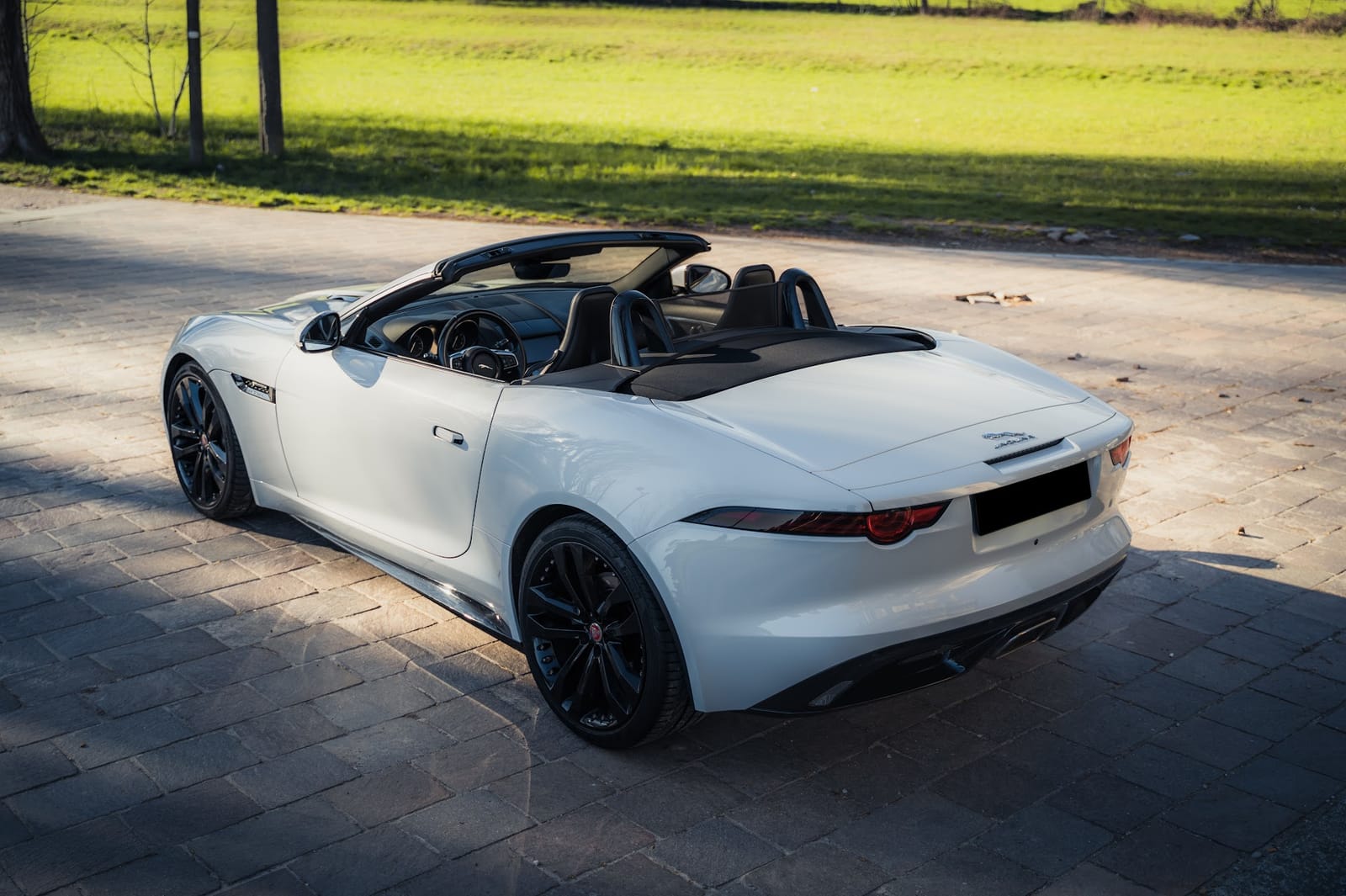 Noleggio Jaguar F-Type a Milano — BLN Luxury Rent