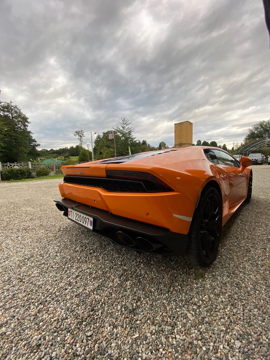 Noleggio Lamborghini Huracán Arancione a Milano — BLN Luxury Rent