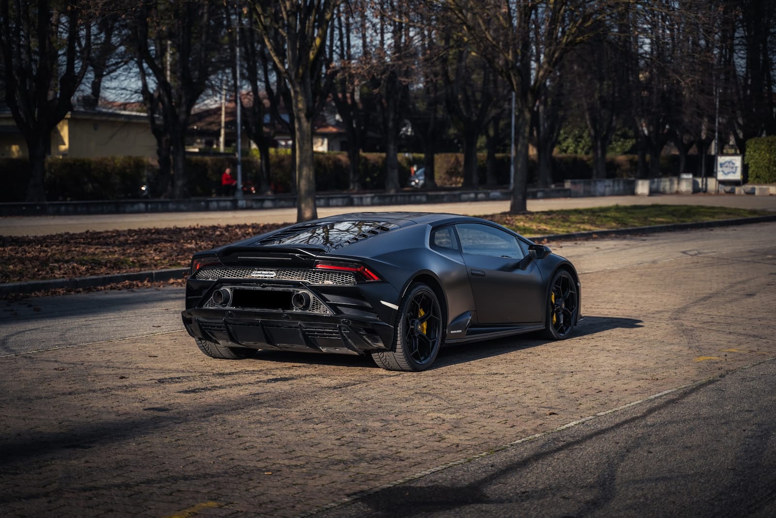 Noleggio Lamborghini Huracán Nero Opaco a Milano — BLN Luxury Rent