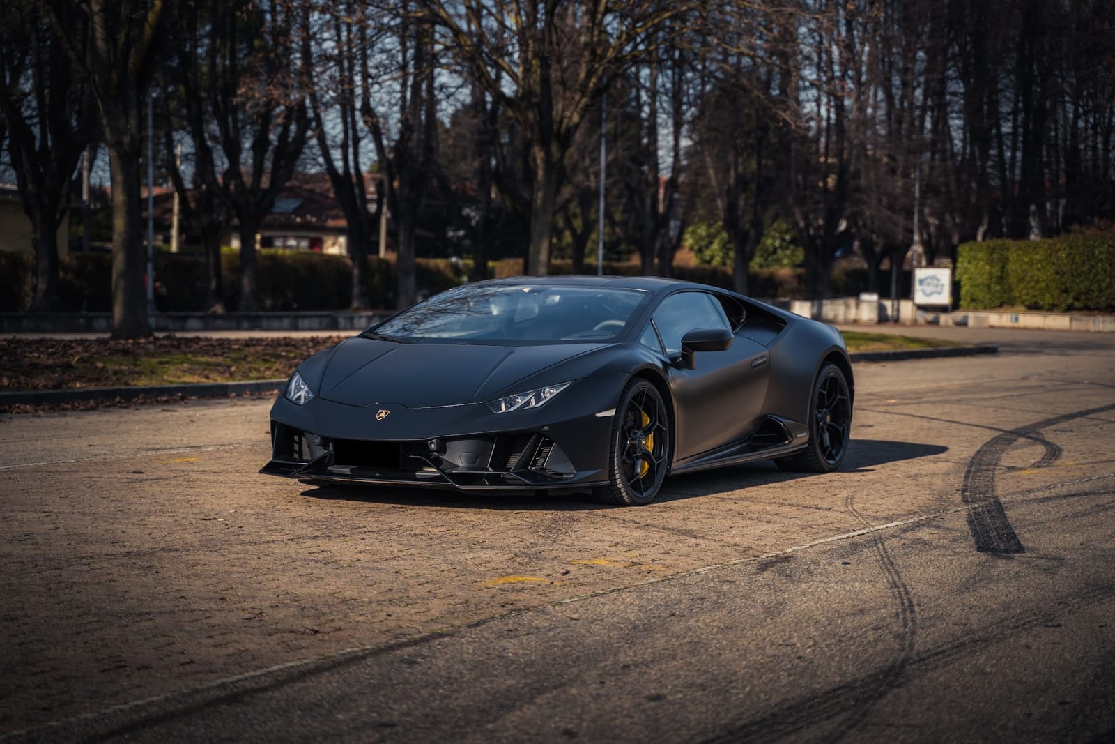 Noleggio Lamborghini Huracán Nero Opaco a Milano — vista 2 di 2