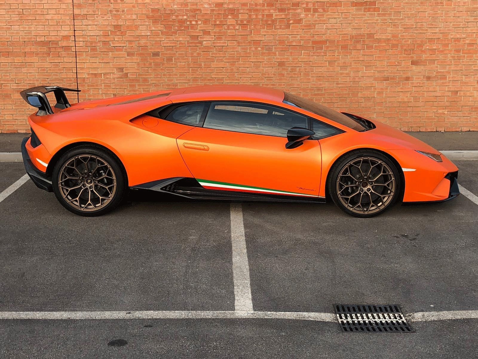 Noleggio Lamborghini Huracán Performante a Milano — vista 1 di 3