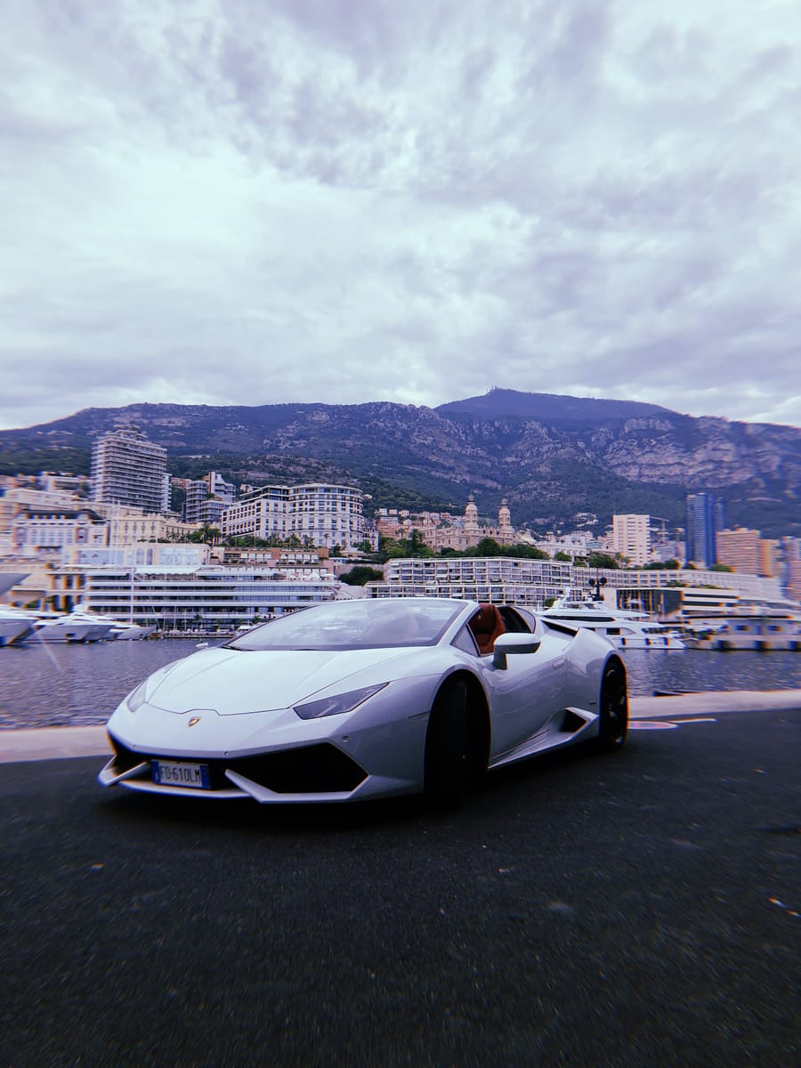 Noleggio Lamborghini Huracán Spyder Bianca a Milano — BLN Luxury Rent