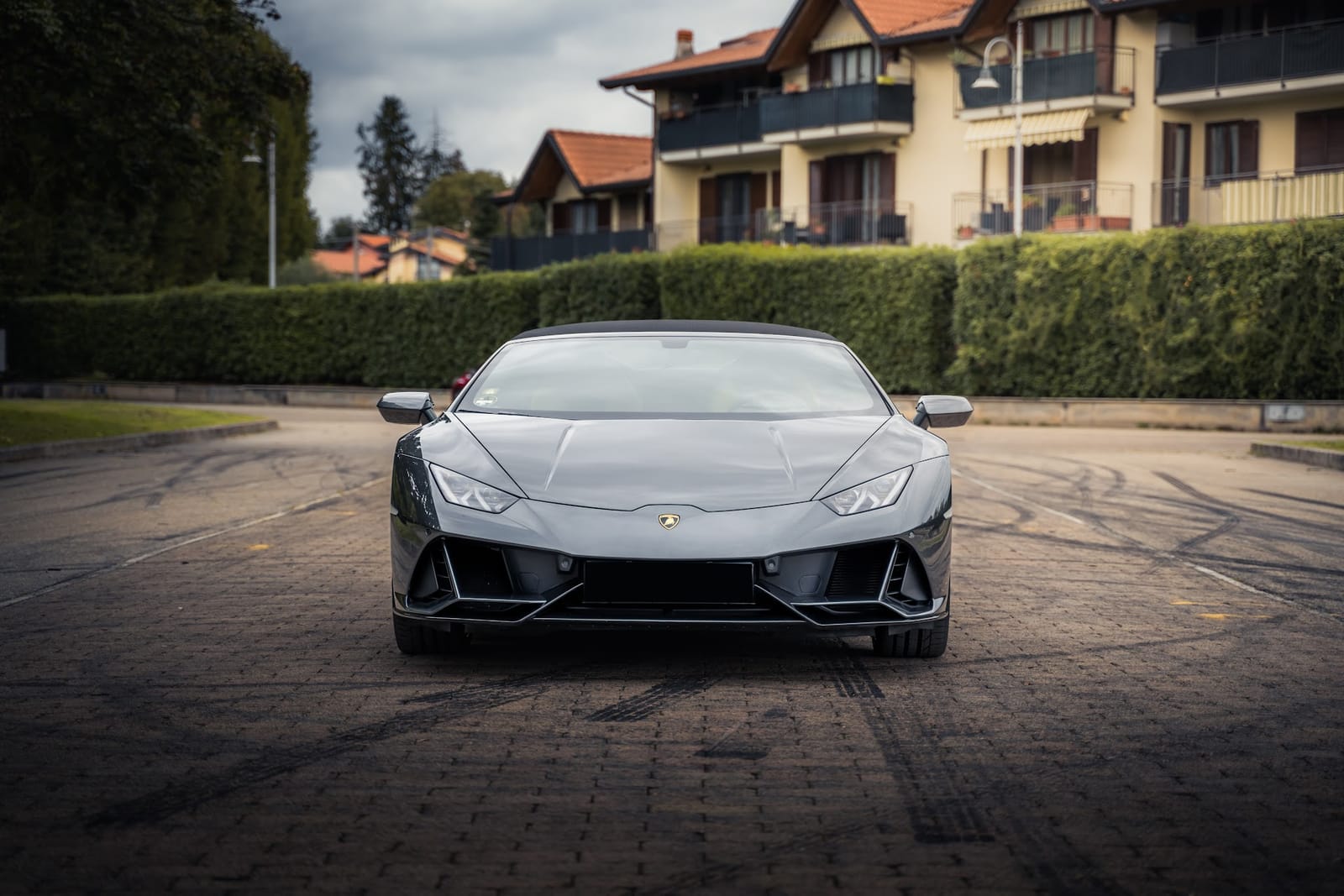 Noleggio Lamborghini Huracán Spyder Grigia a Milano — BLN Luxury Rent
