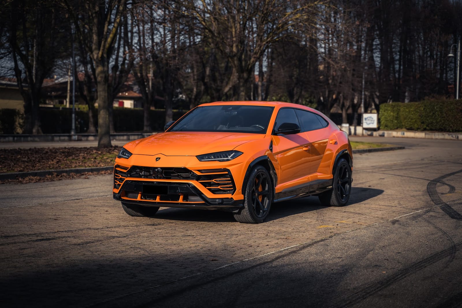 Noleggio Lamborghini Urus Arancione a Milano — BLN Luxury Rent