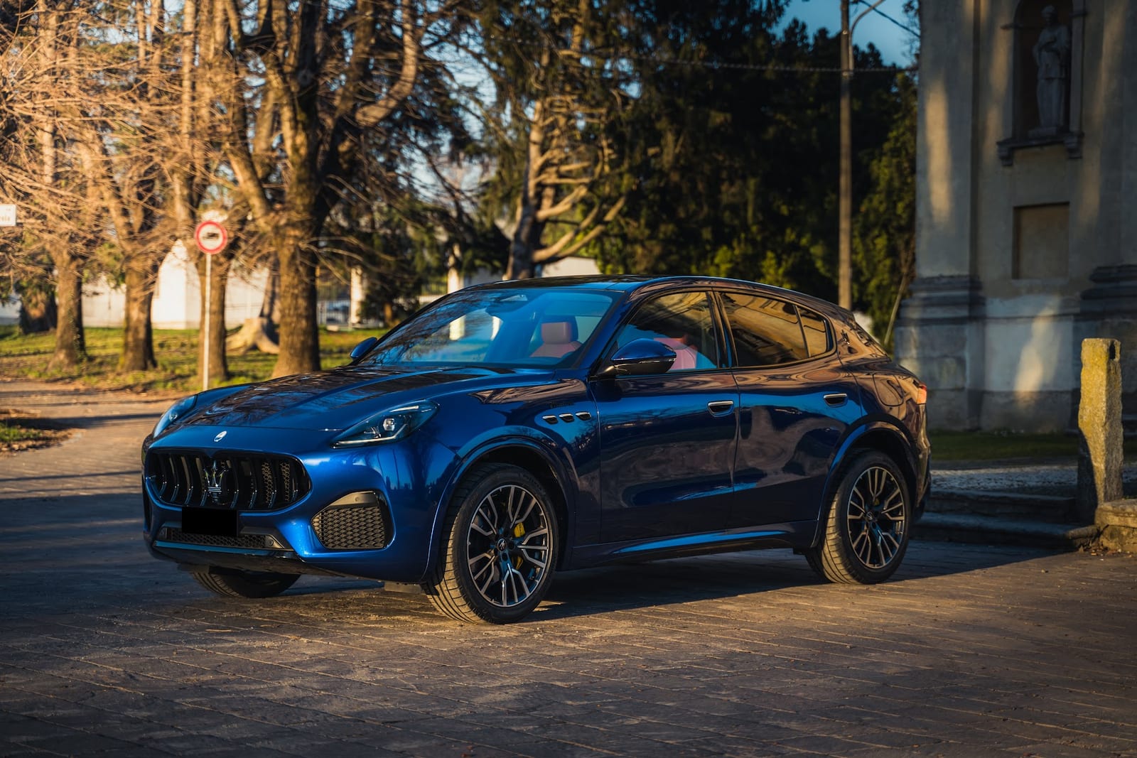 Noleggio Maserati Grecale Trofeo a Milano — BLN Luxury Rent