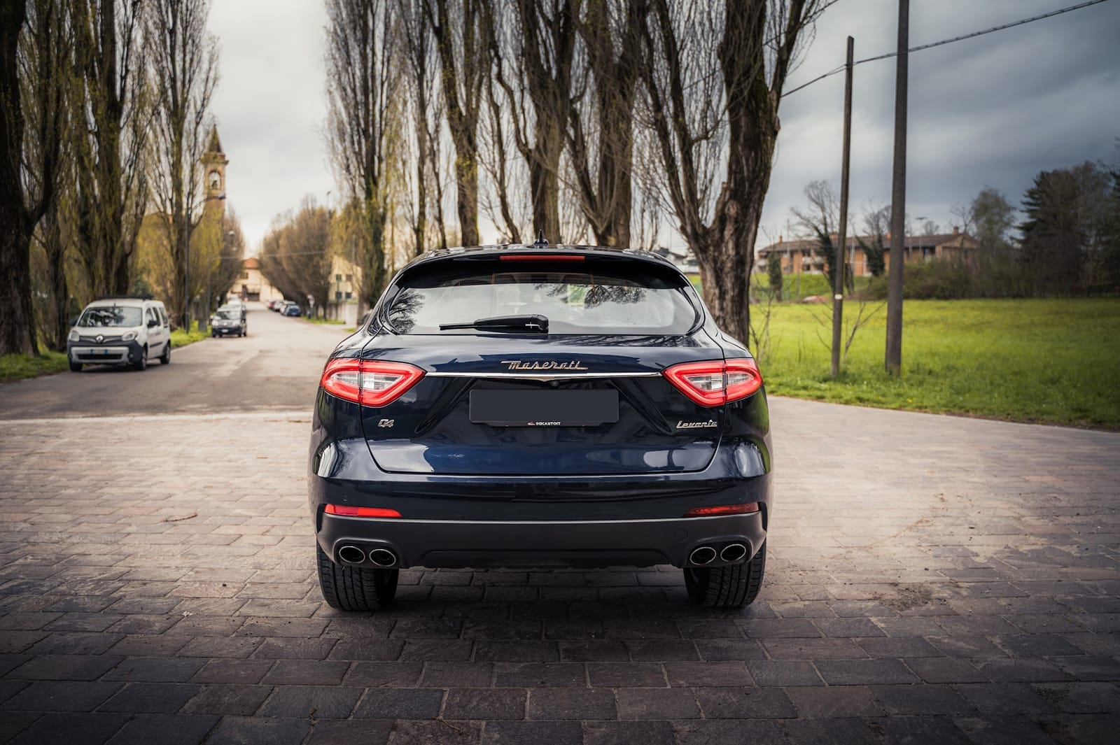 Noleggio Maserati Levante a Milano — vista 1 di 2