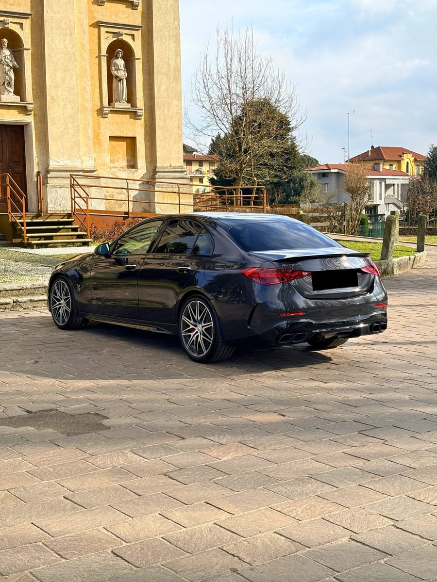 Noleggio Mercedes-AMG C 63 S E Performance a Milano — vista 2 di 2
