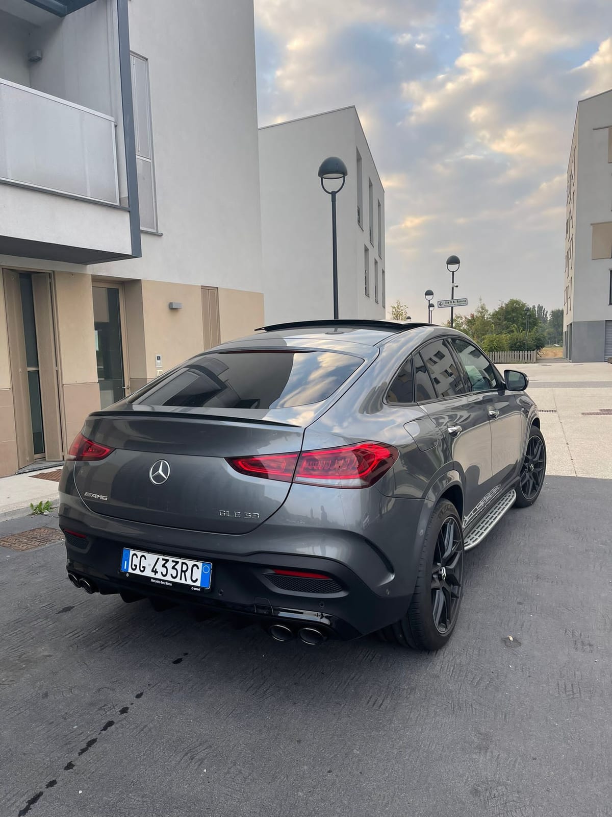 Noleggio Mercedes-AMG GLE 53 Coupé a Milano — vista 2 di 3