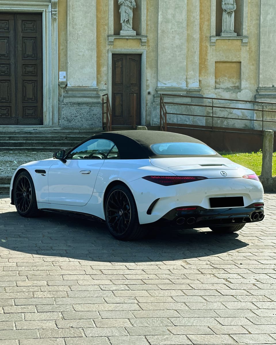 Noleggio Mercedes-AMG SL 43 a Milano — vista 1 di 2