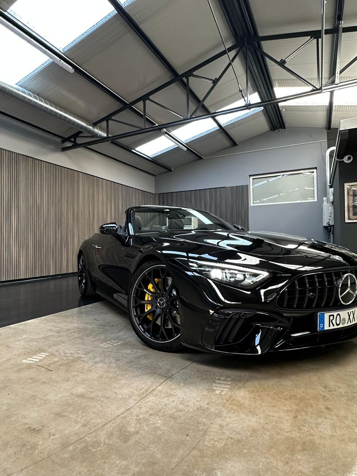 Noleggio Mercedes-AMG SL 63 a Milano — vista 1 di 3