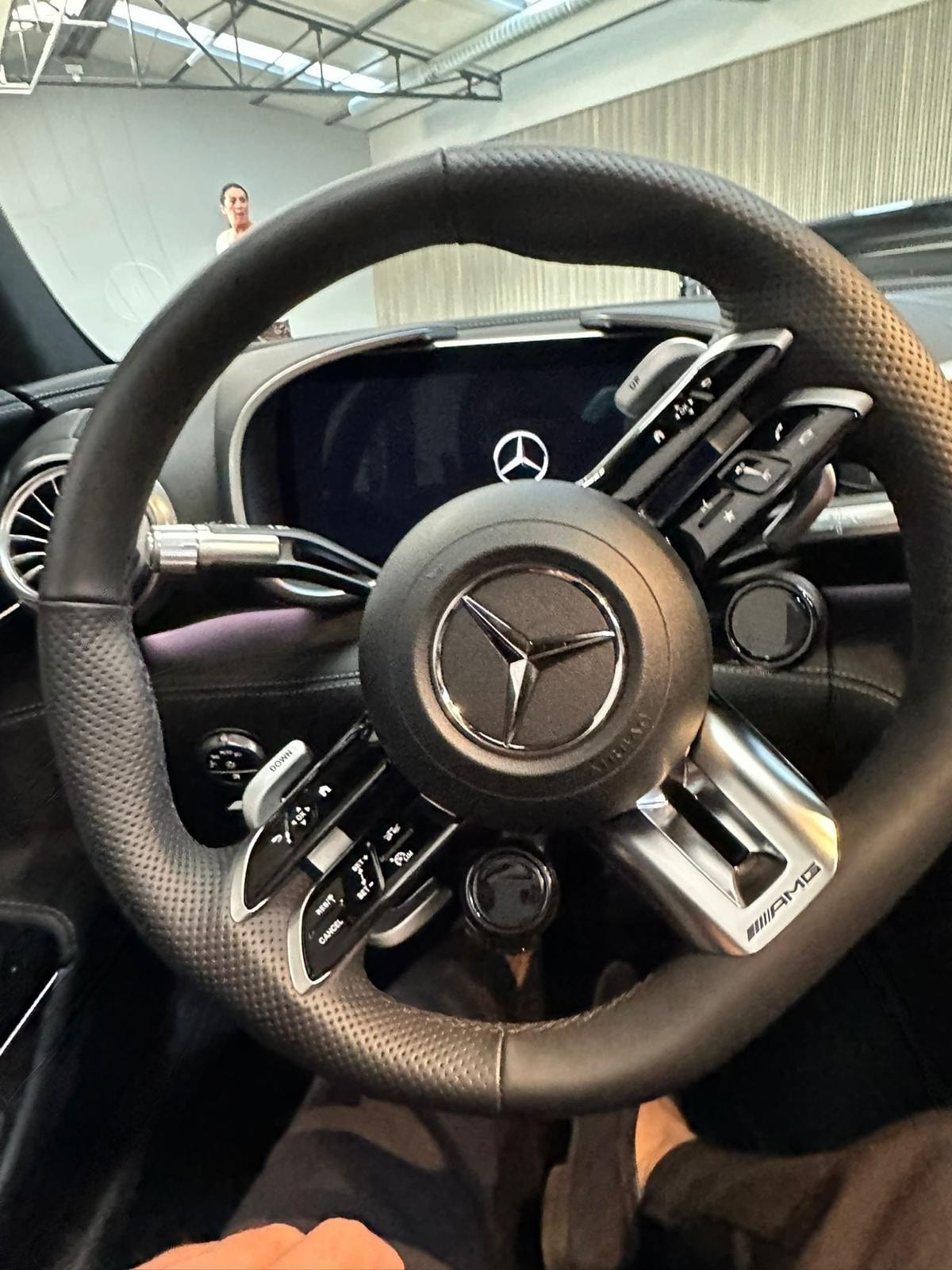 Noleggio Mercedes-AMG SL 63 a Milano — vista 2 di 3