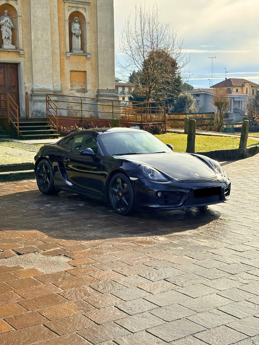 Noleggio Porsche 718 Cayman a Milano — vista 2 di 2