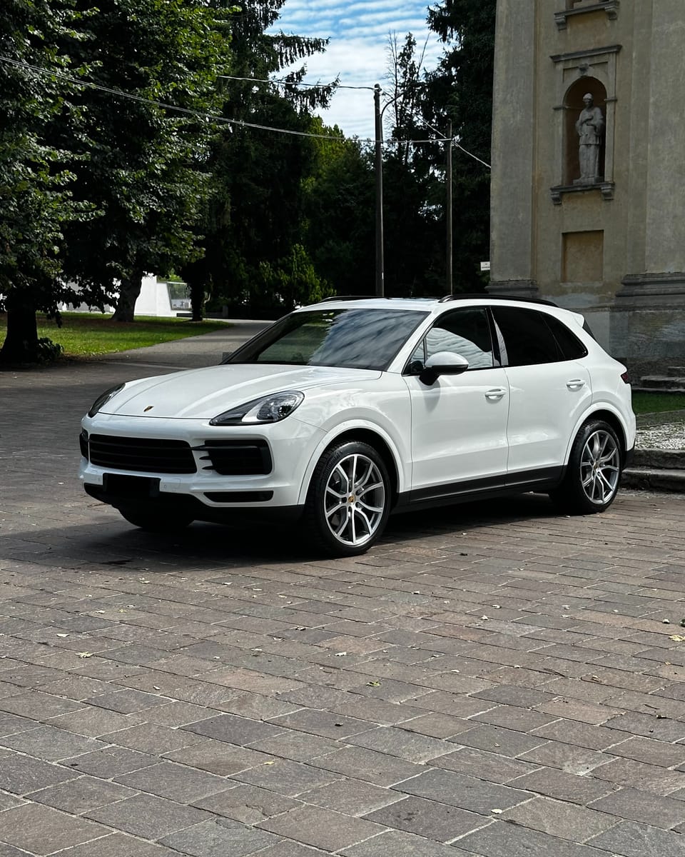 Noleggio Porsche Cayenne a Milano — BLN Luxury Rent