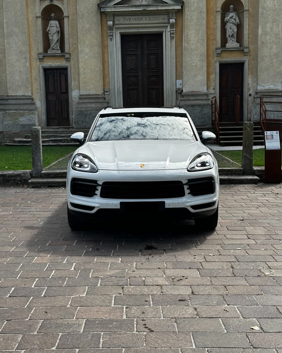 Noleggio Porsche Cayenne a Milano — vista 1 di 2