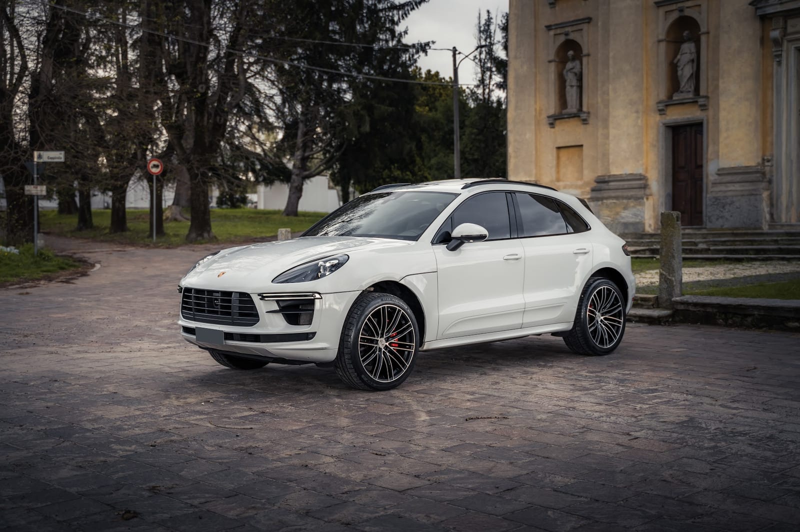 Noleggio Porsche Macan S a Milano — BLN Luxury Rent