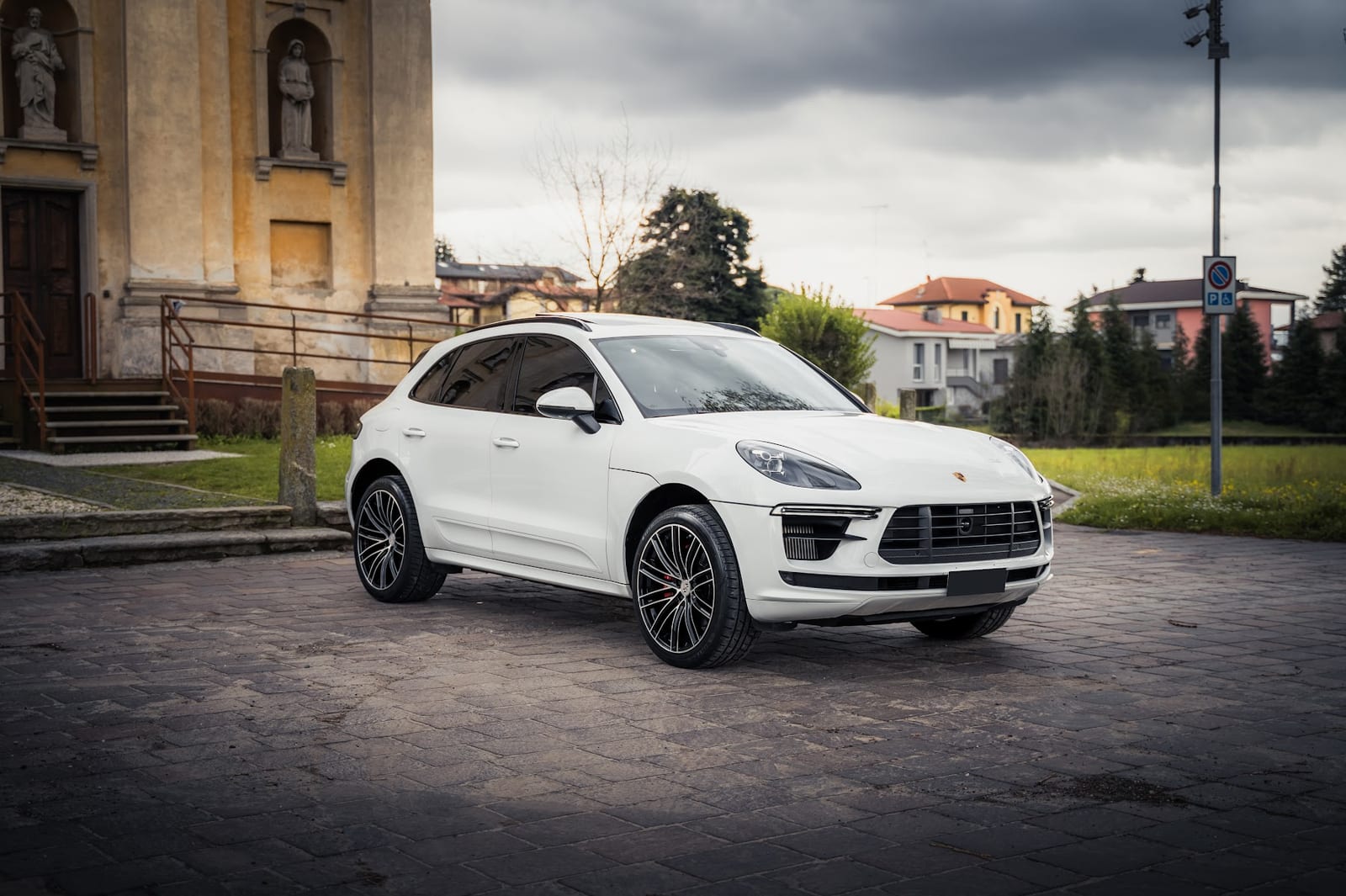 Noleggio Porsche Macan S a Milano — vista 1 di 3