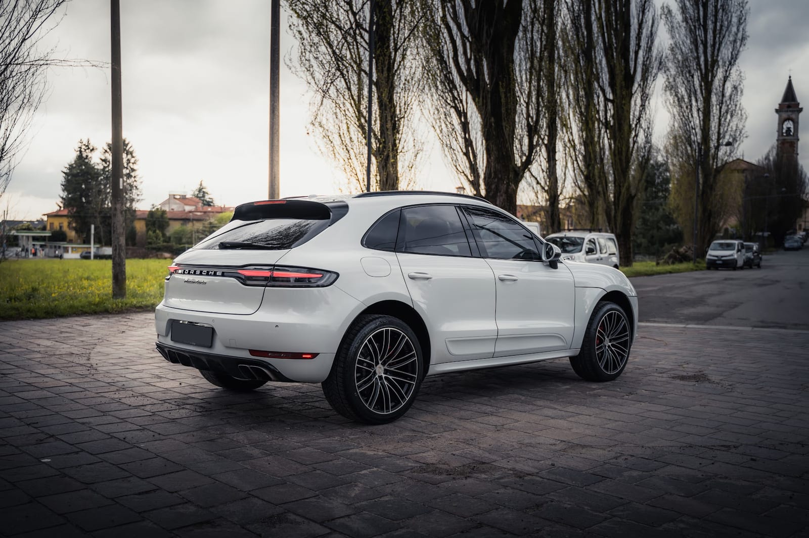 Noleggio Porsche Macan S a Milano — vista 2 di 3