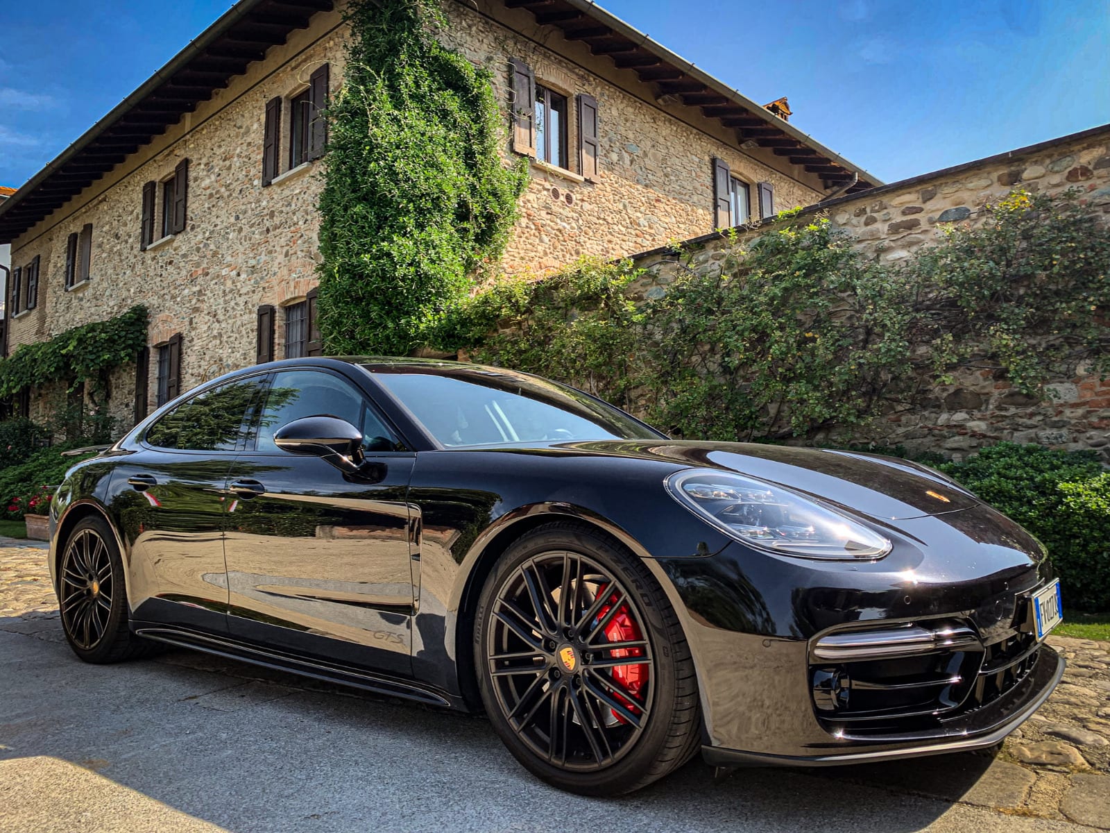 Noleggio Porsche Panamera GTS a Milano — vista 1 di 3