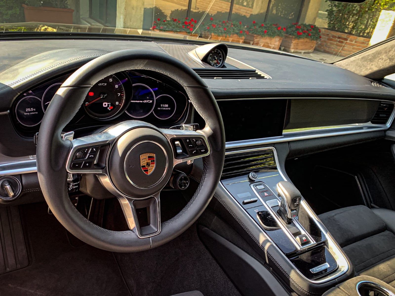 Noleggio Porsche Panamera GTS a Milano — vista 3 di 3