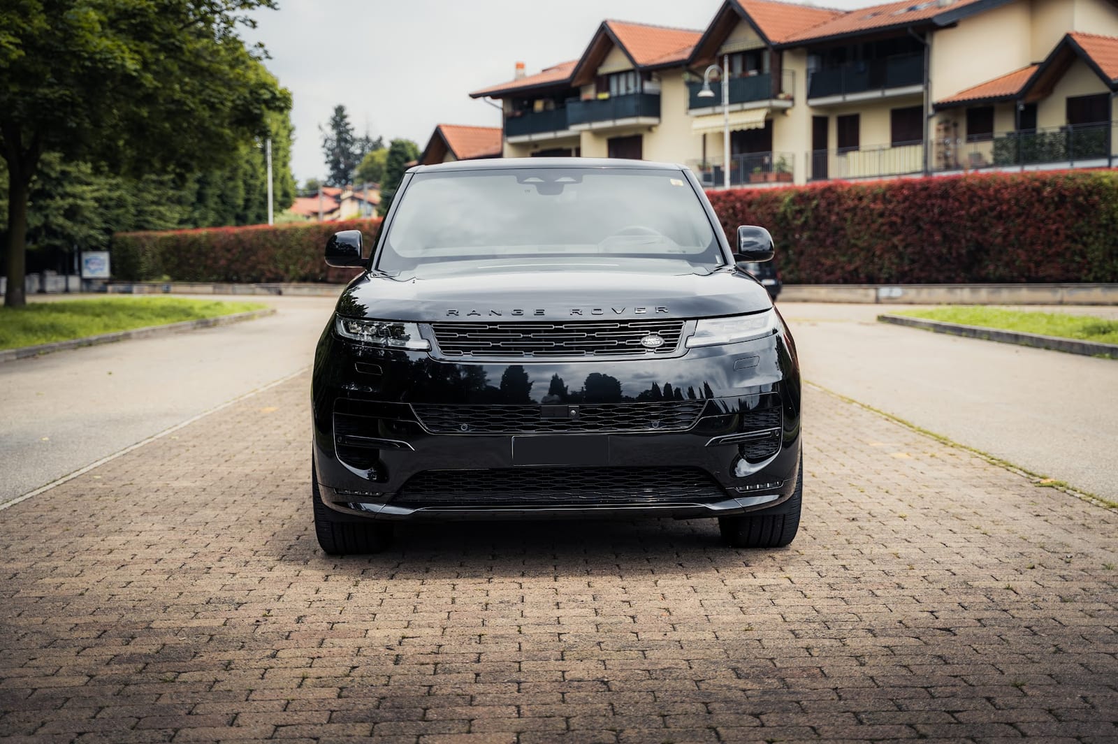 Noleggio Range Rover Sport a Milano — vista 2 di 3