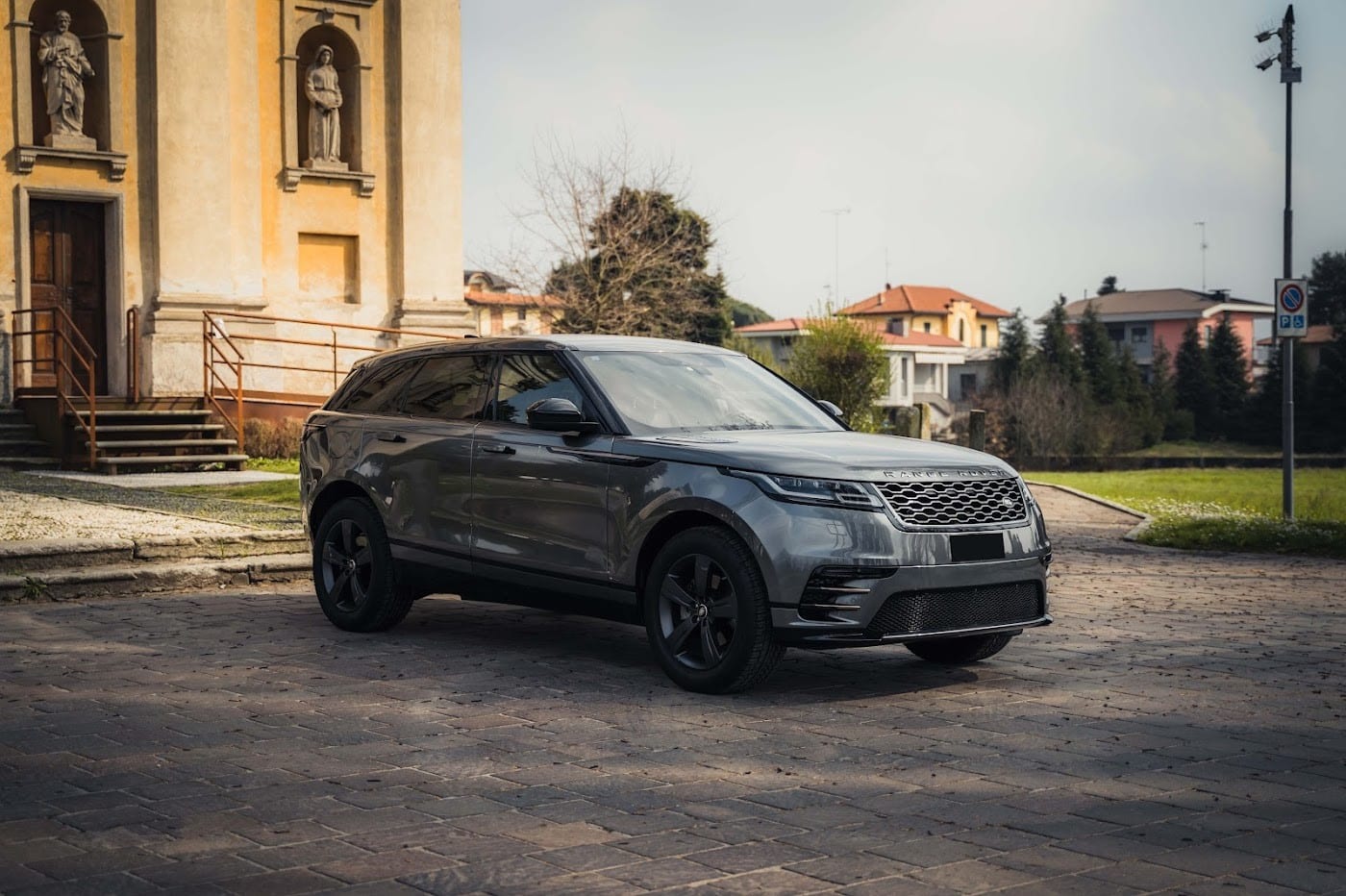 Noleggio Range Rover Velar a Milano — BLN Luxury Rent